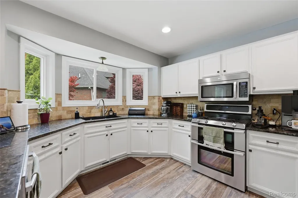 49371 Deerfield Park Macomb Township MI 48044