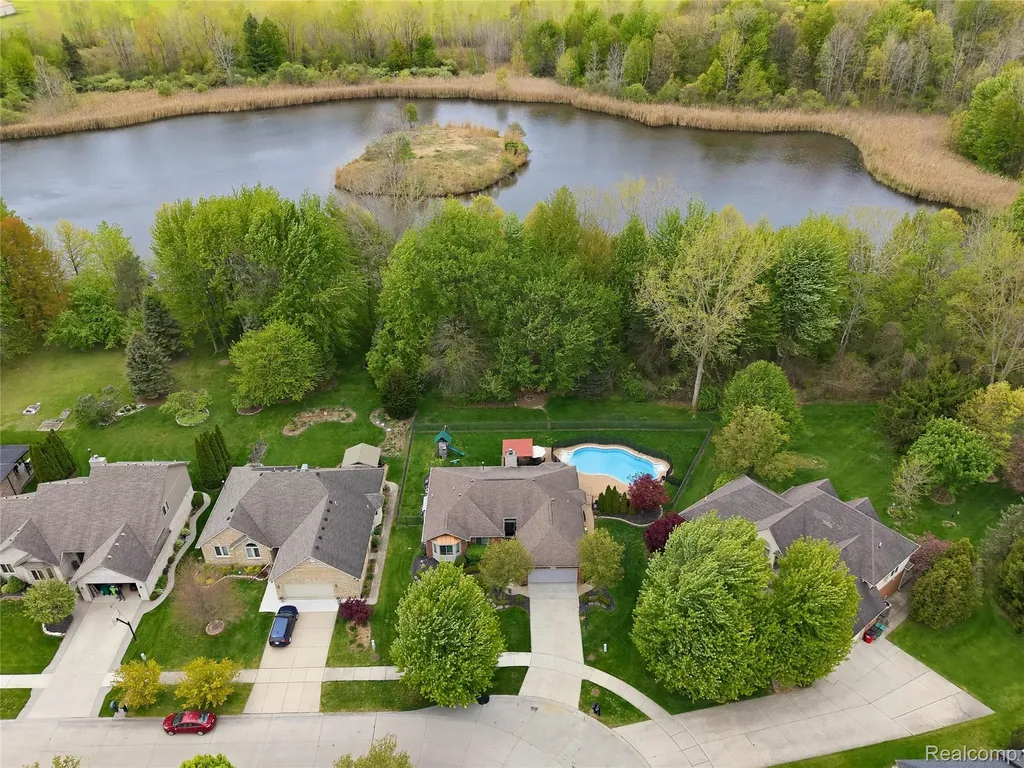 49371 Deerfield Park Macomb Township MI 48044