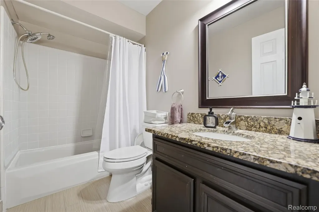49371 Deerfield Park Macomb Township MI 48044