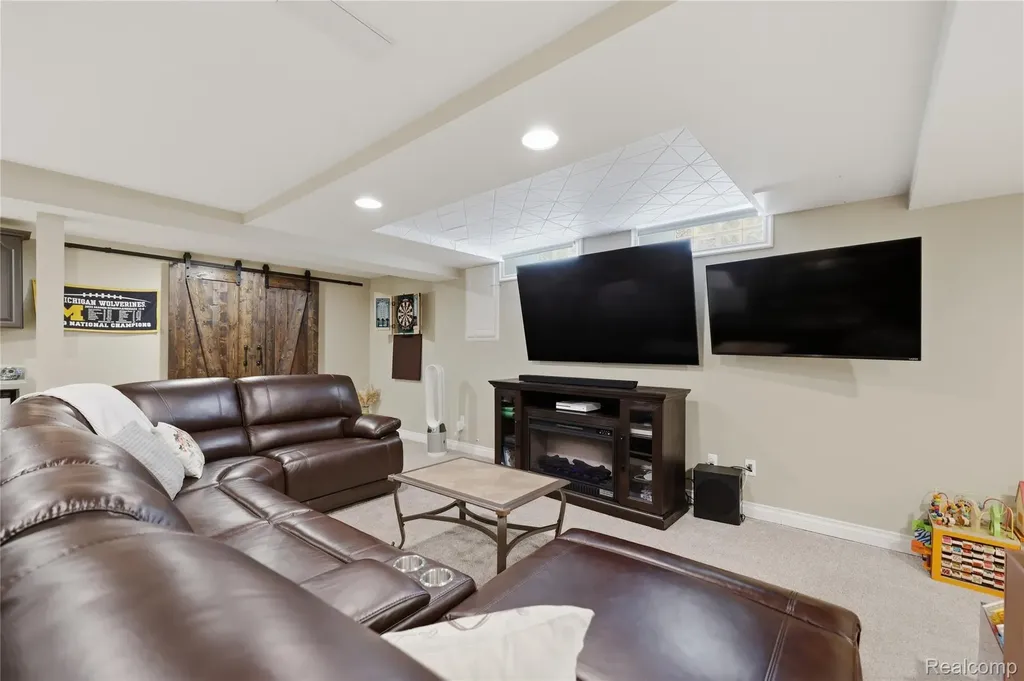 49371 Deerfield Park Macomb Township MI 48044