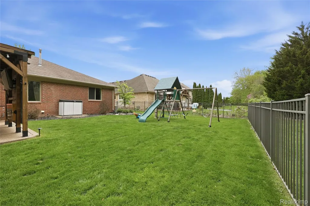 49371 Deerfield Park Macomb Township MI 48044