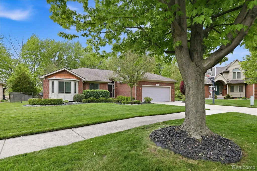 49371 Deerfield Park Macomb Township MI 48044
