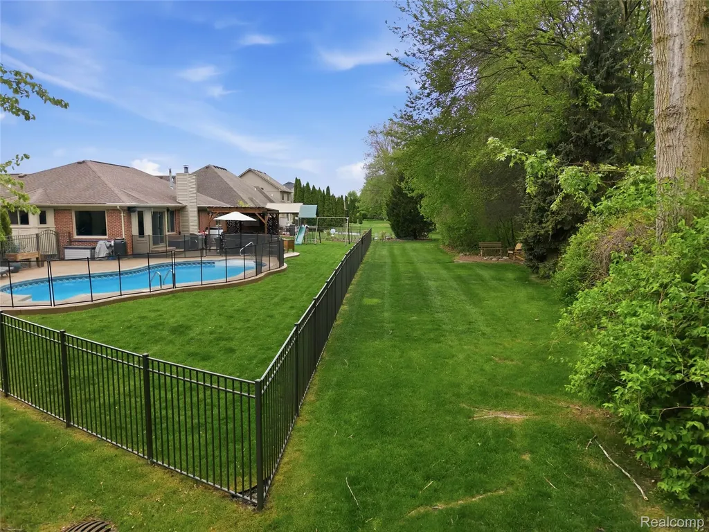 49371 Deerfield Park Macomb Township MI 48044