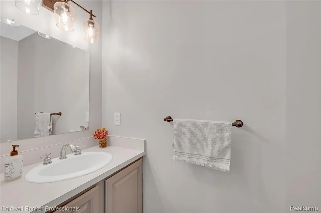 660 Akram Oxford Charter Township MI 48371