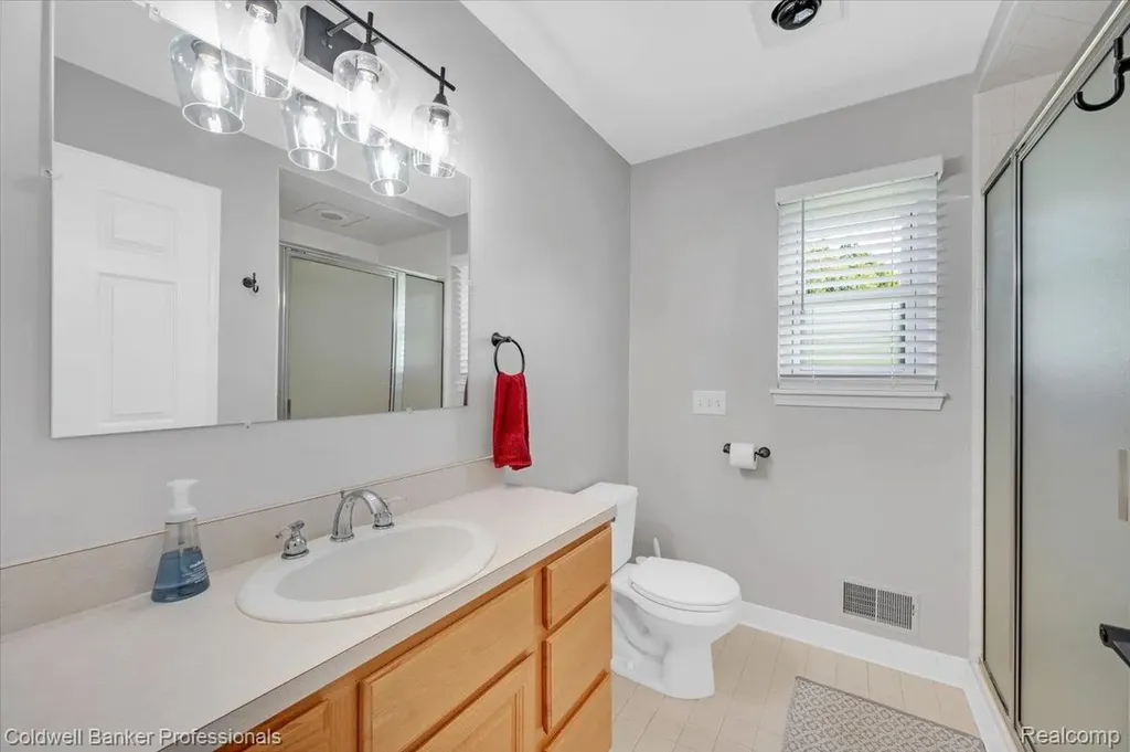 660 Akram Oxford Charter Township MI 48371