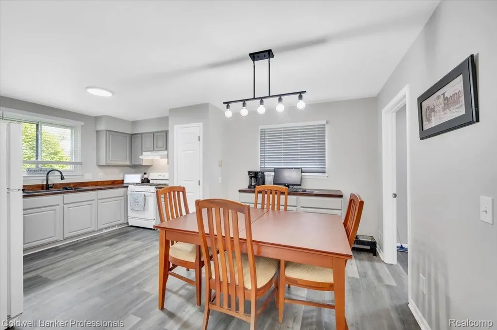 660 Akram Oxford Charter Township MI 48371