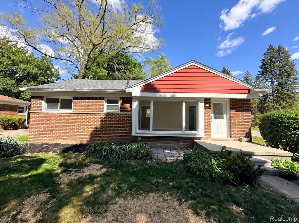 17604 Wakenden Redford Charter Township MI 48240