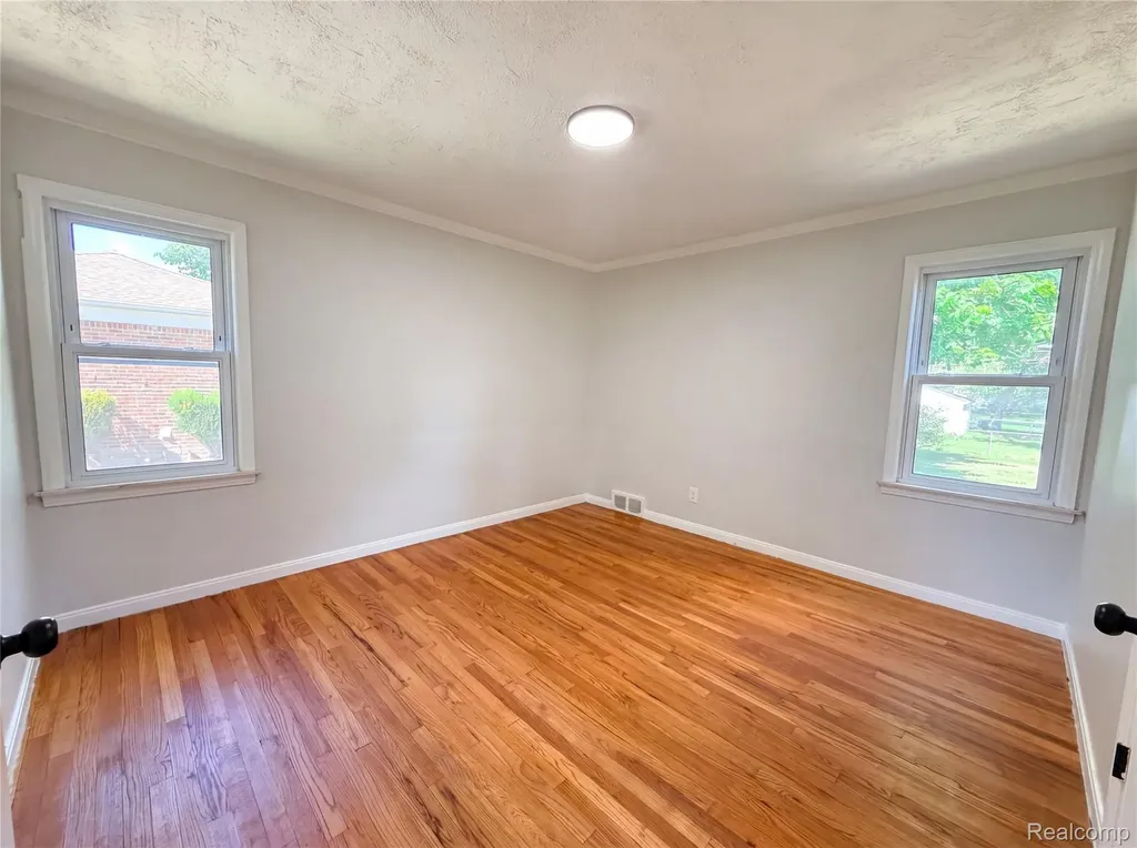 17604 Wakenden Redford Charter Township MI 48240