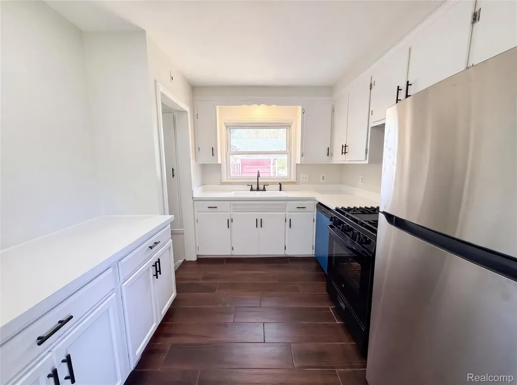 17604 Wakenden Redford Charter Township MI 48240