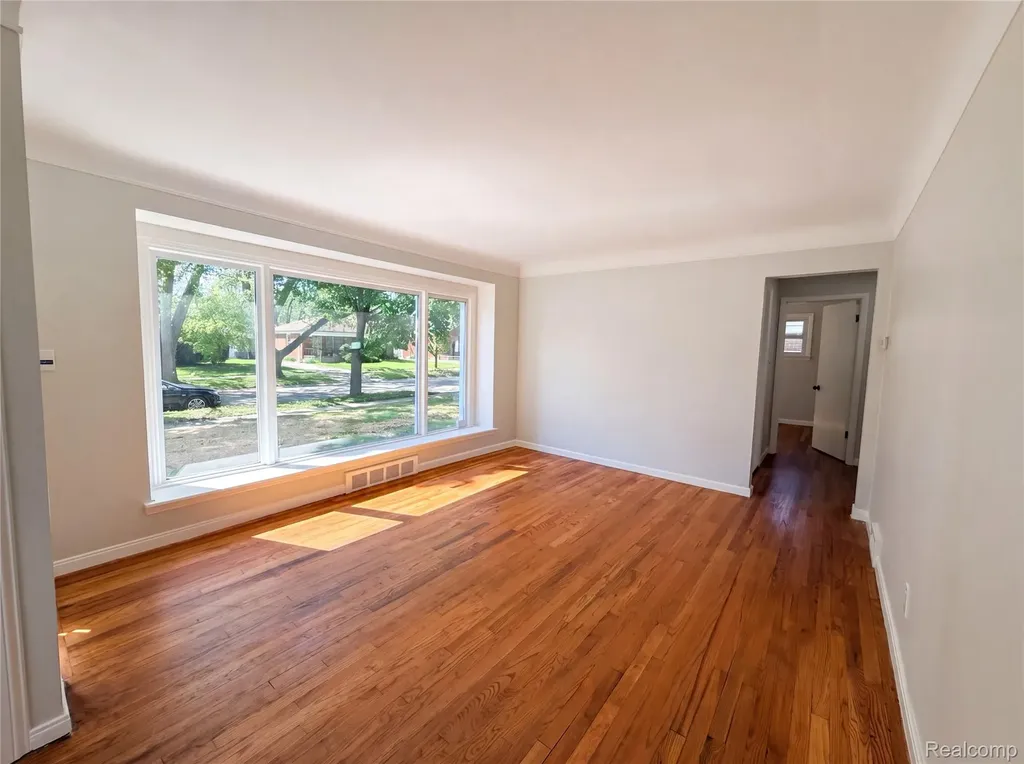17604 Wakenden Redford Charter Township MI 48240