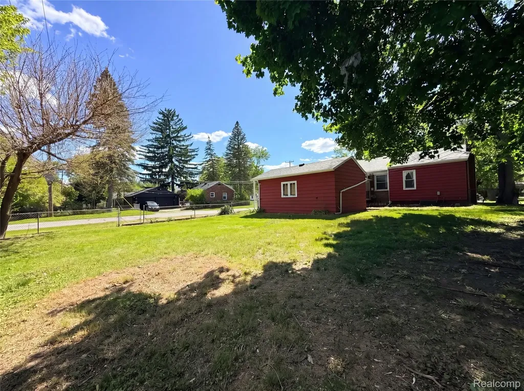 17604 Wakenden Redford Charter Township MI 48240