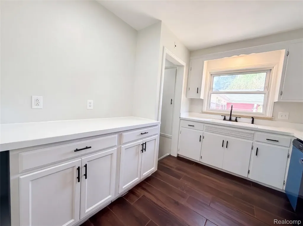 17604 Wakenden Redford Charter Township MI 48240