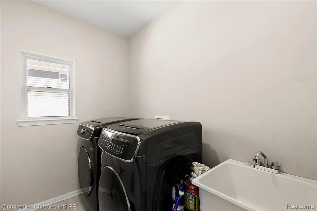 24428 Sheringham Drive Lyon Charter Township MI 48178