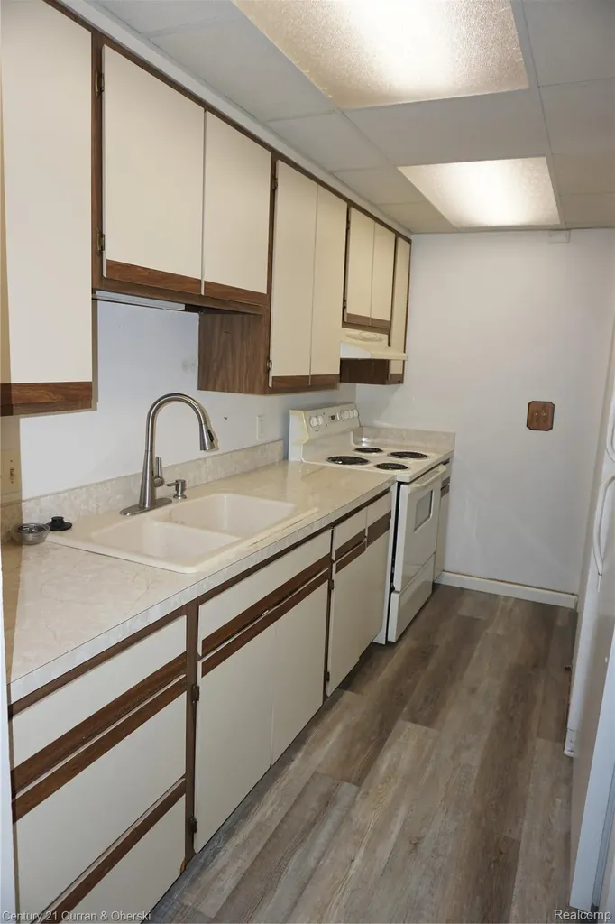 21800 Morley Avenue Dearborn City MI 48124