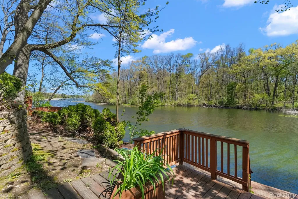 2475 S Ortonville Road Brandon Charter Township MI 48462