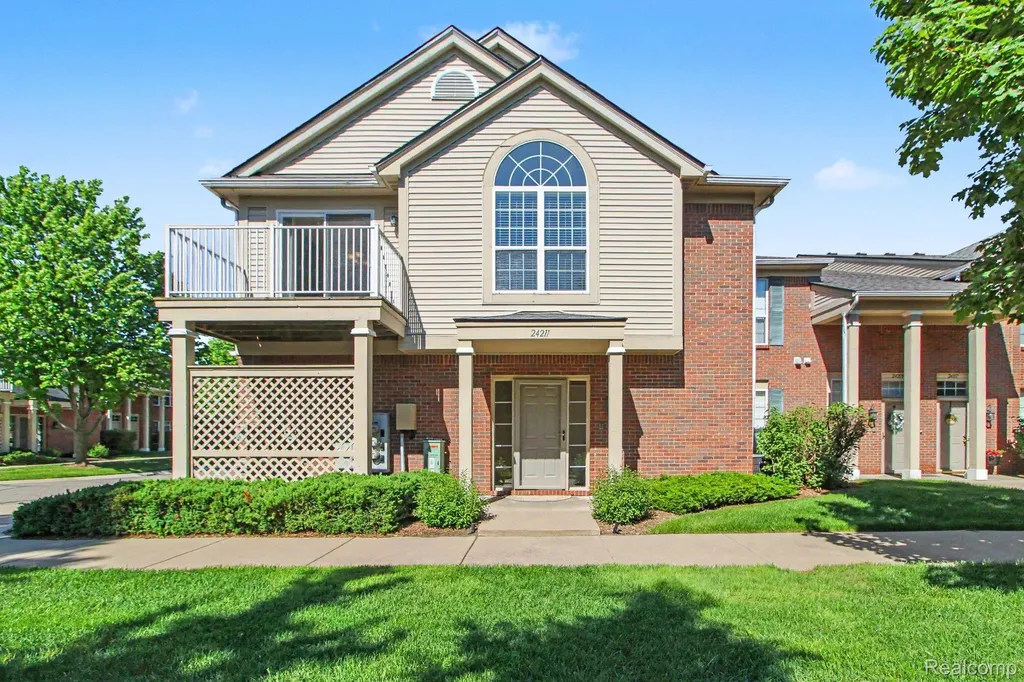 24211 Chesapeake Circle Commerce Charter Township MI 48390