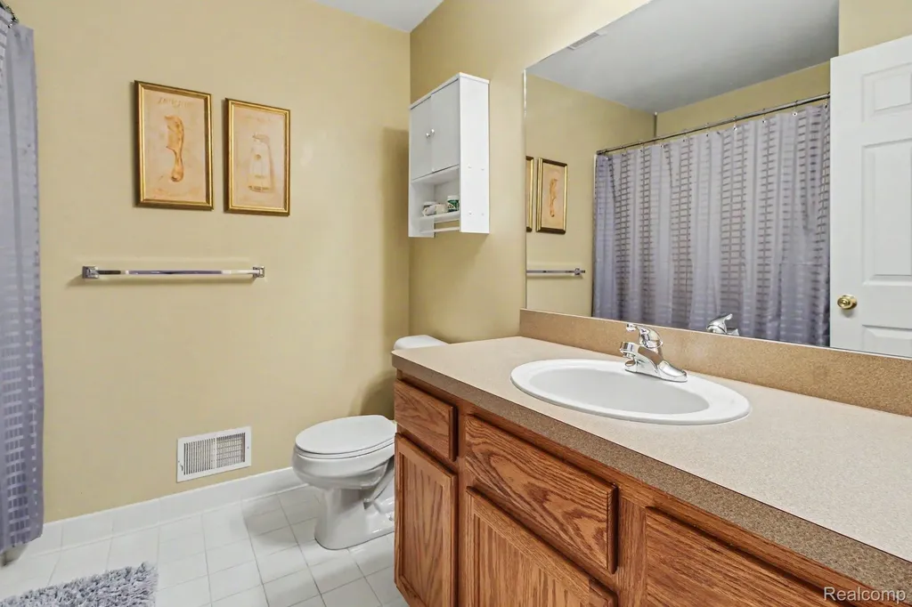 24211 Chesapeake Circle Commerce Charter Township MI 48390