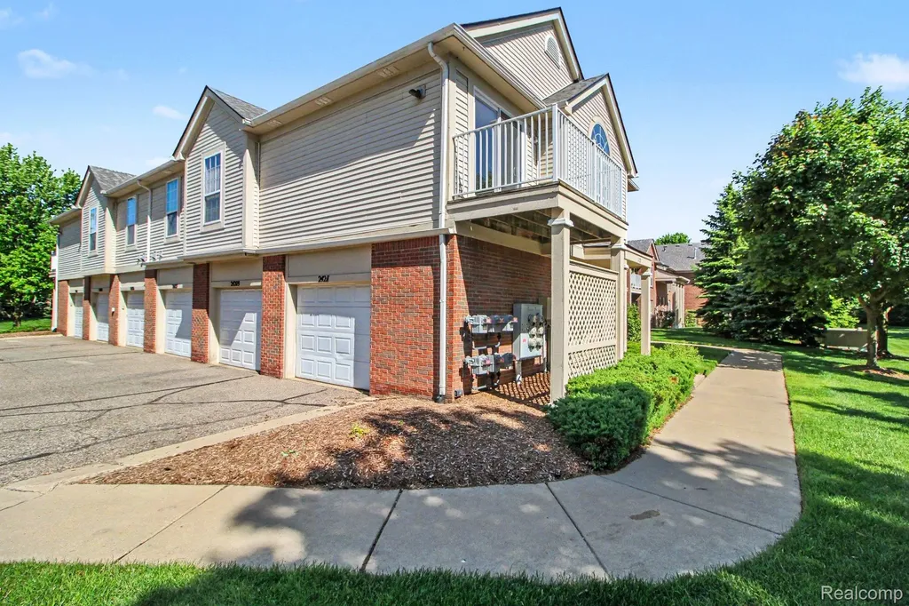 24211 Chesapeake Circle Commerce Charter Township MI 48390