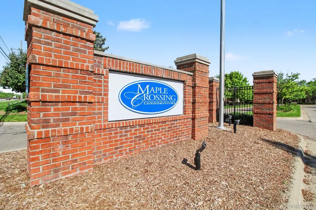 24211 Chesapeake Circle Commerce Charter Township MI 48390