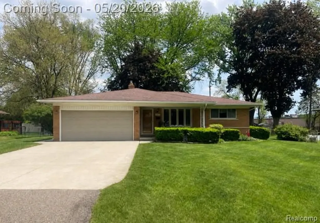 45078 Vanker Avenue Utica City MI 48317