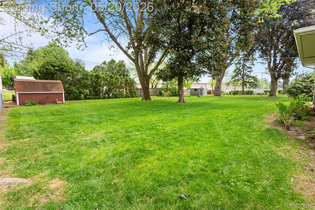 45078 Vanker Avenue Utica City MI 48317