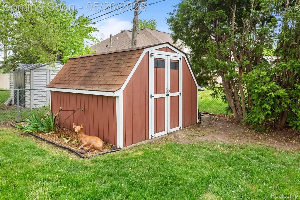 45078 Vanker Avenue Utica City MI 48317