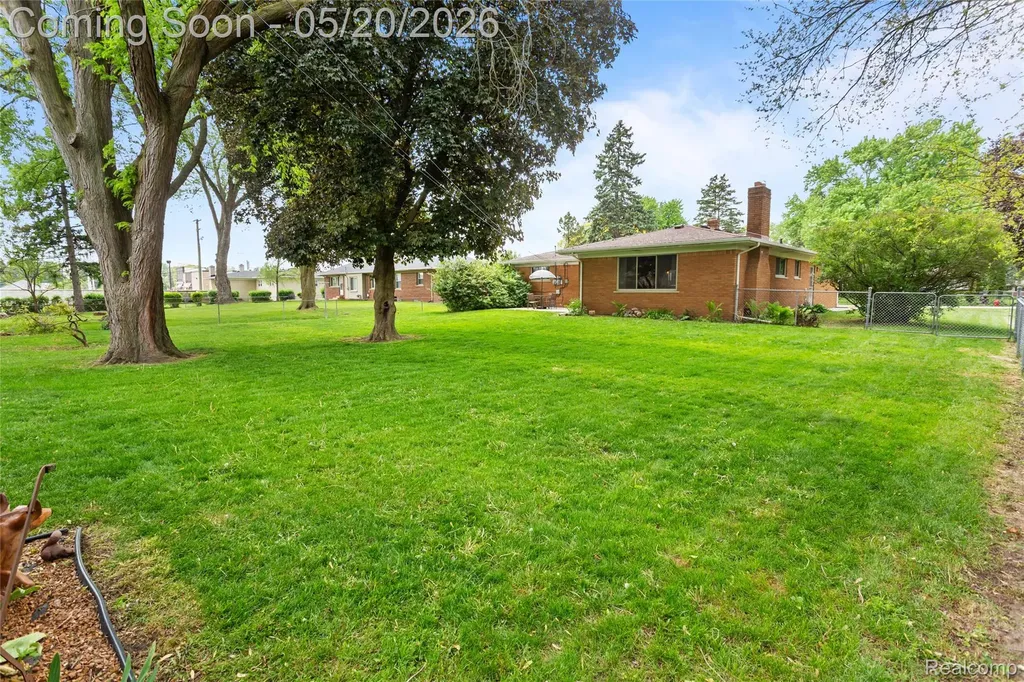 45078 Vanker Avenue Utica City MI 48317