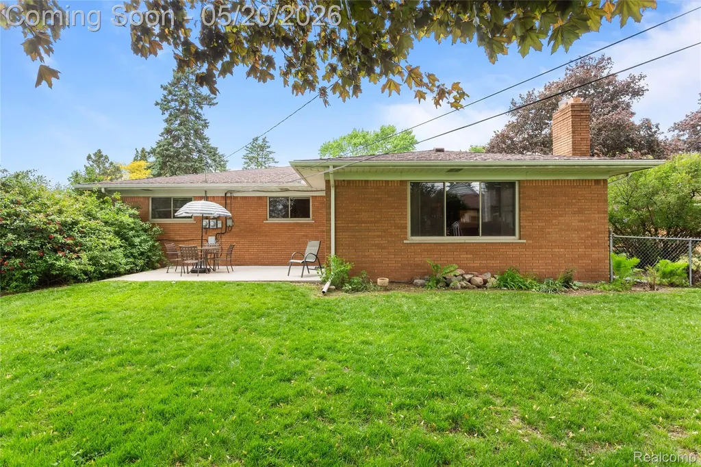 45078 Vanker Avenue Utica City MI 48317