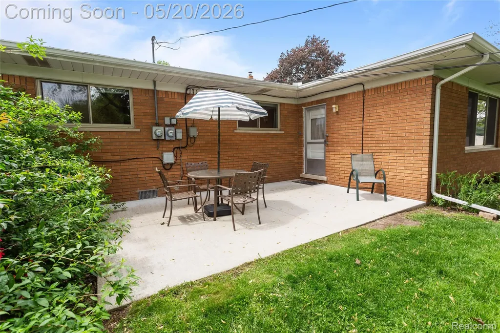 45078 Vanker Avenue Utica City MI 48317