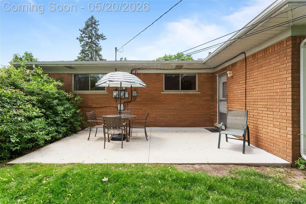 45078 Vanker Avenue Utica City MI 48317