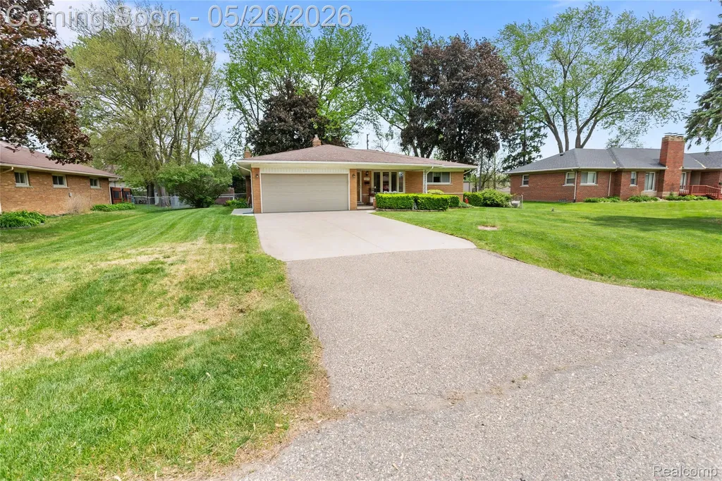45078 Vanker Avenue Utica City MI 48317