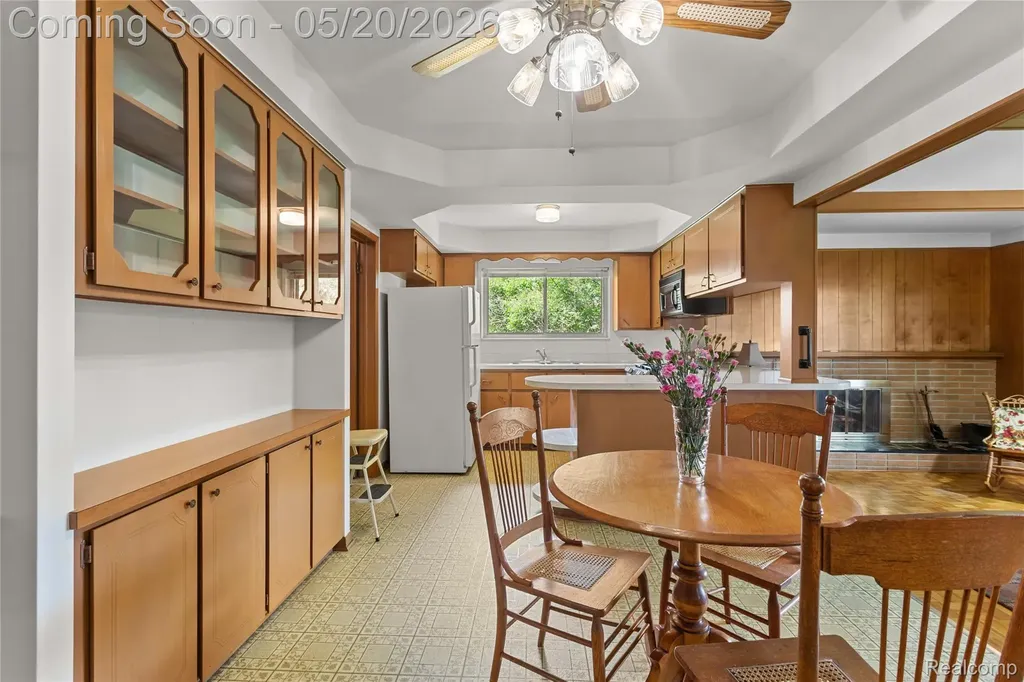 45078 Vanker Avenue Utica City MI 48317