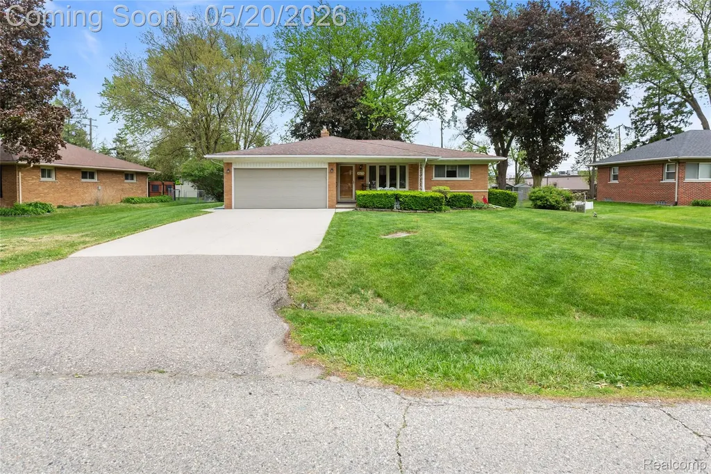 45078 Vanker Avenue Utica City MI 48317