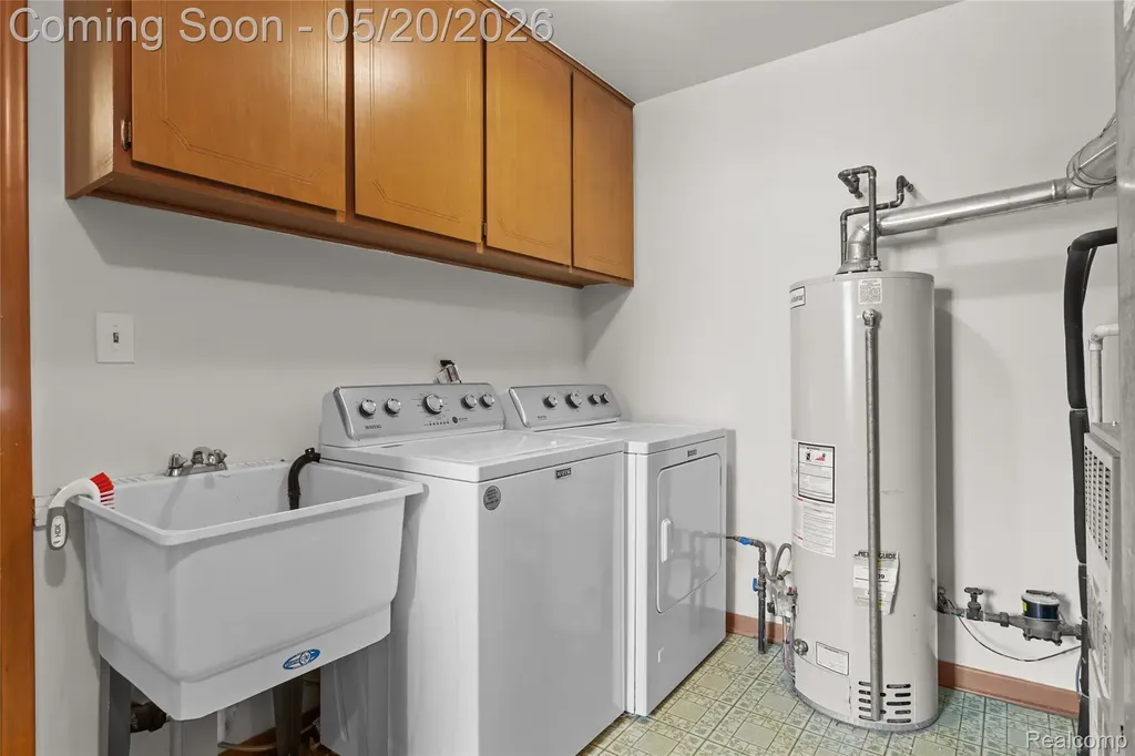 45078 Vanker Avenue Utica City MI 48317