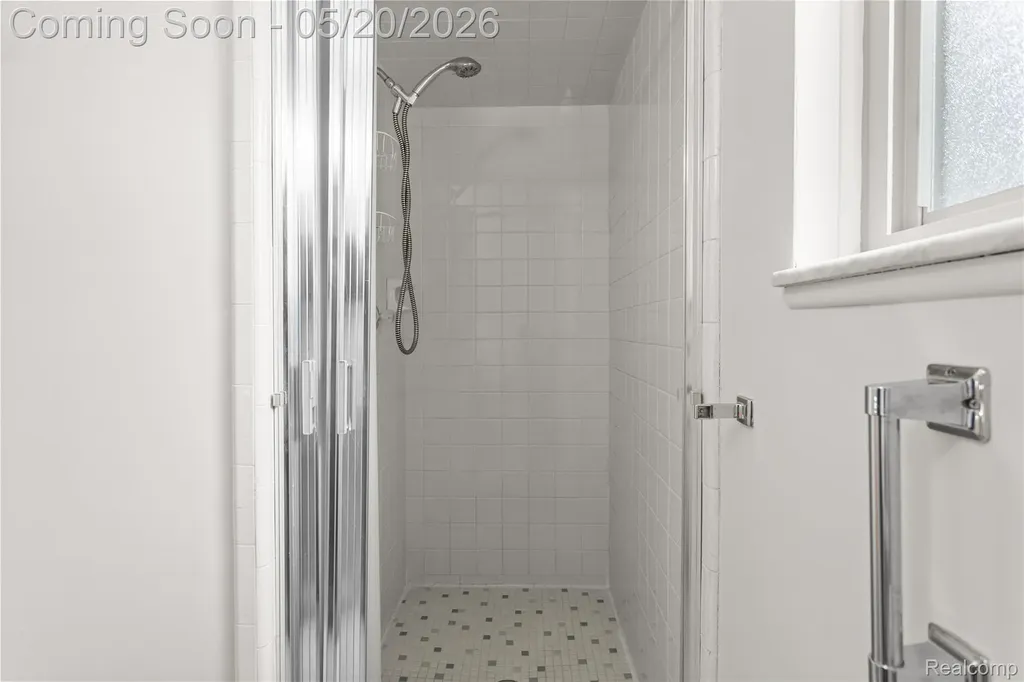 45078 Vanker Avenue Utica City MI 48317