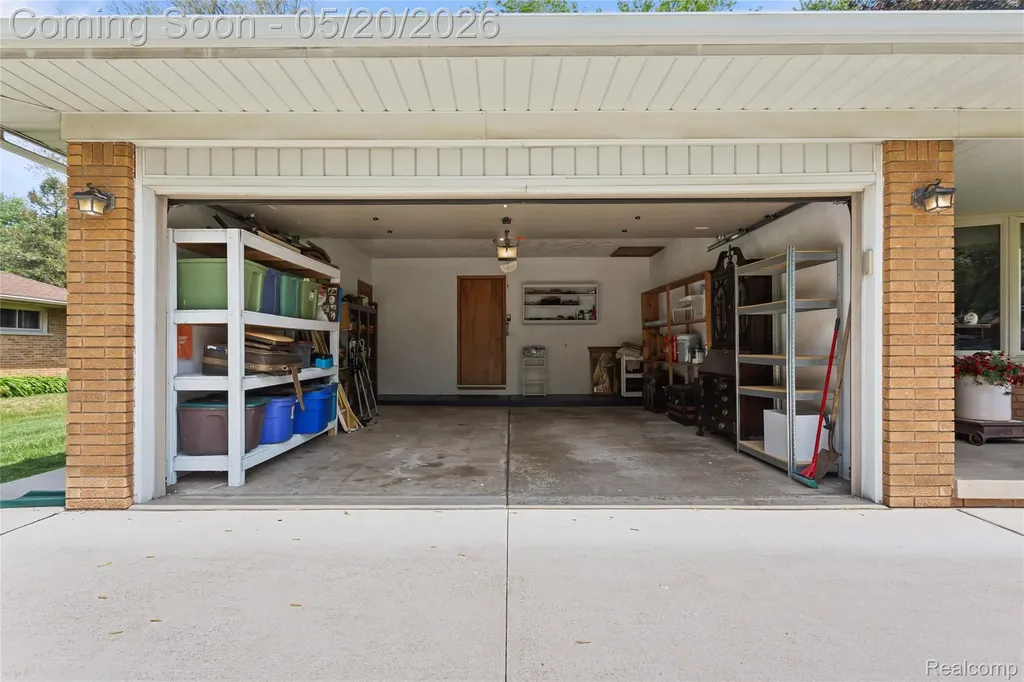 45078 Vanker Avenue Utica City MI 48317