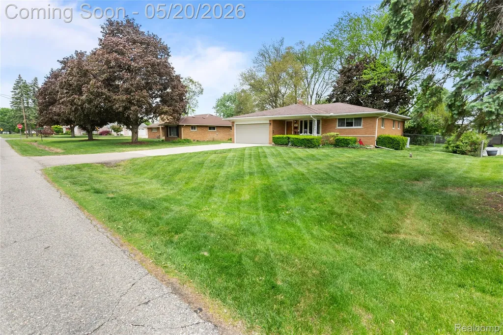 45078 Vanker Avenue Utica City MI 48317