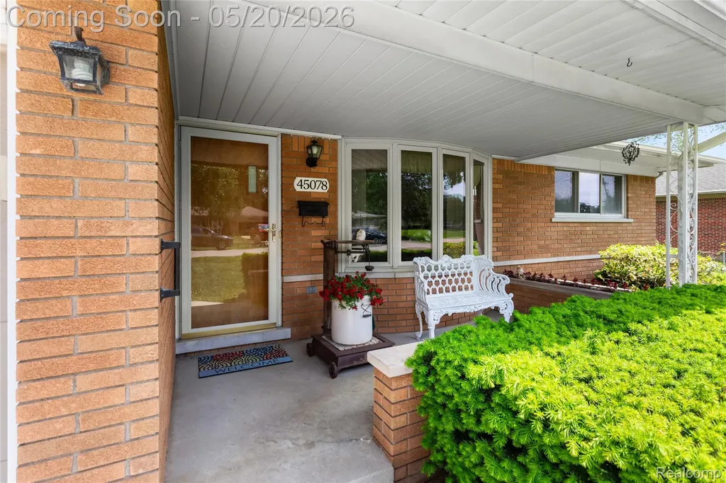 45078 Vanker Avenue Utica City MI 48317