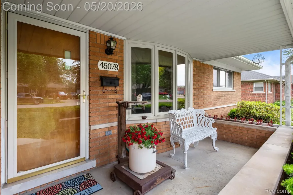 45078 Vanker Avenue Utica City MI 48317