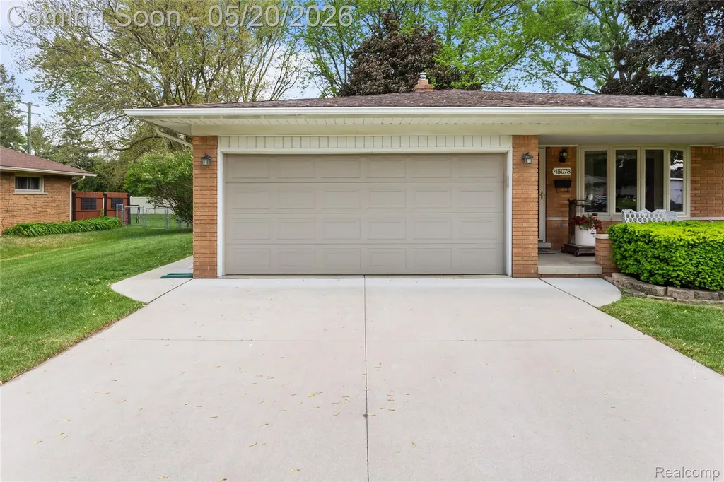 45078 Vanker Avenue Utica City MI 48317