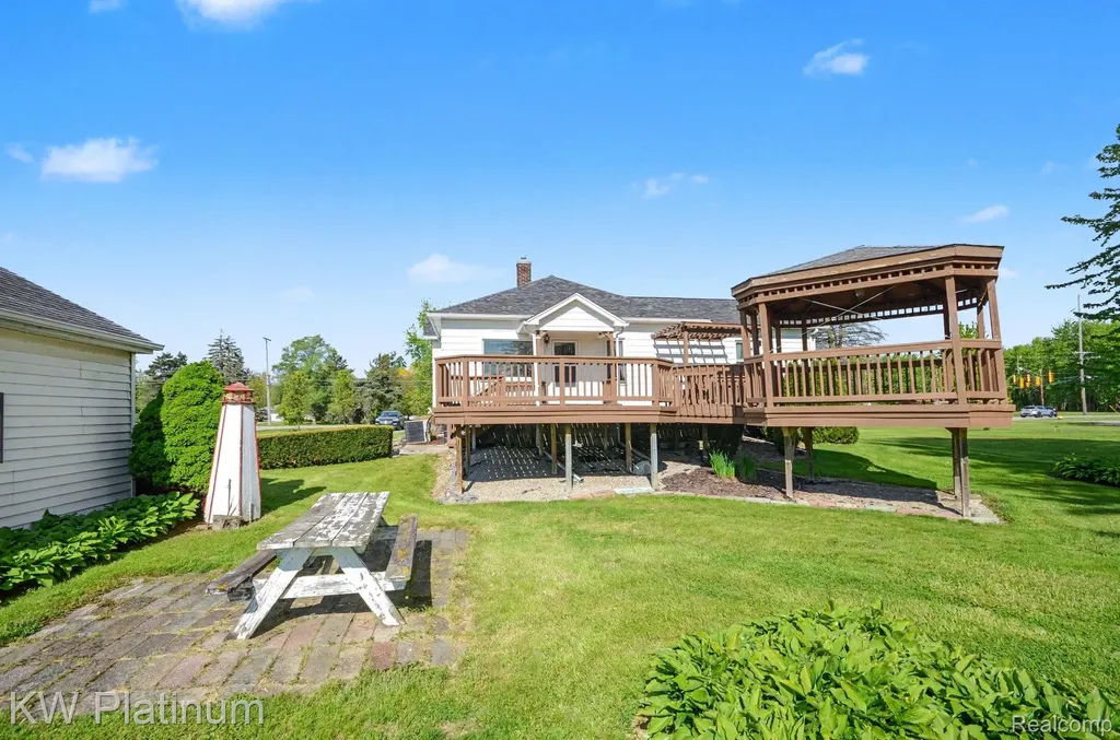 52900 North Avenue Macomb Township MI 48042