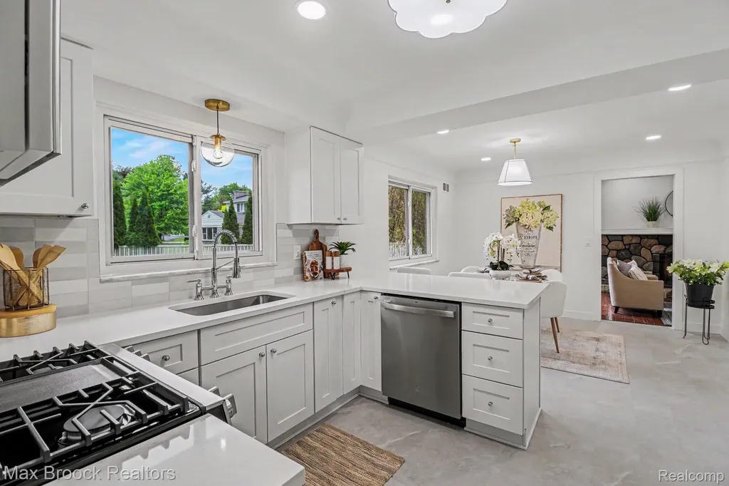 2808 Donegal Drive Troy City MI 48098