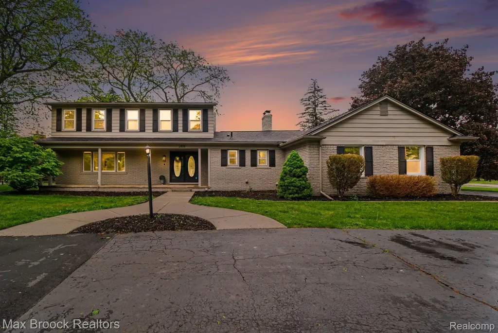 2808 Donegal Drive Troy City MI 48098