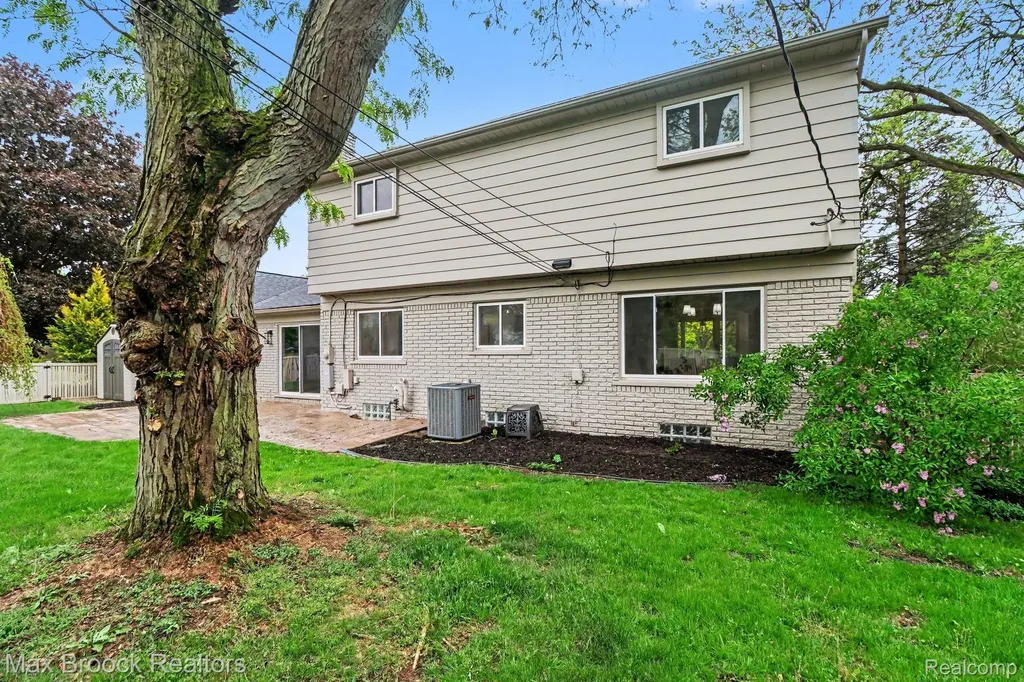 2808 Donegal Drive Troy City MI 48098
