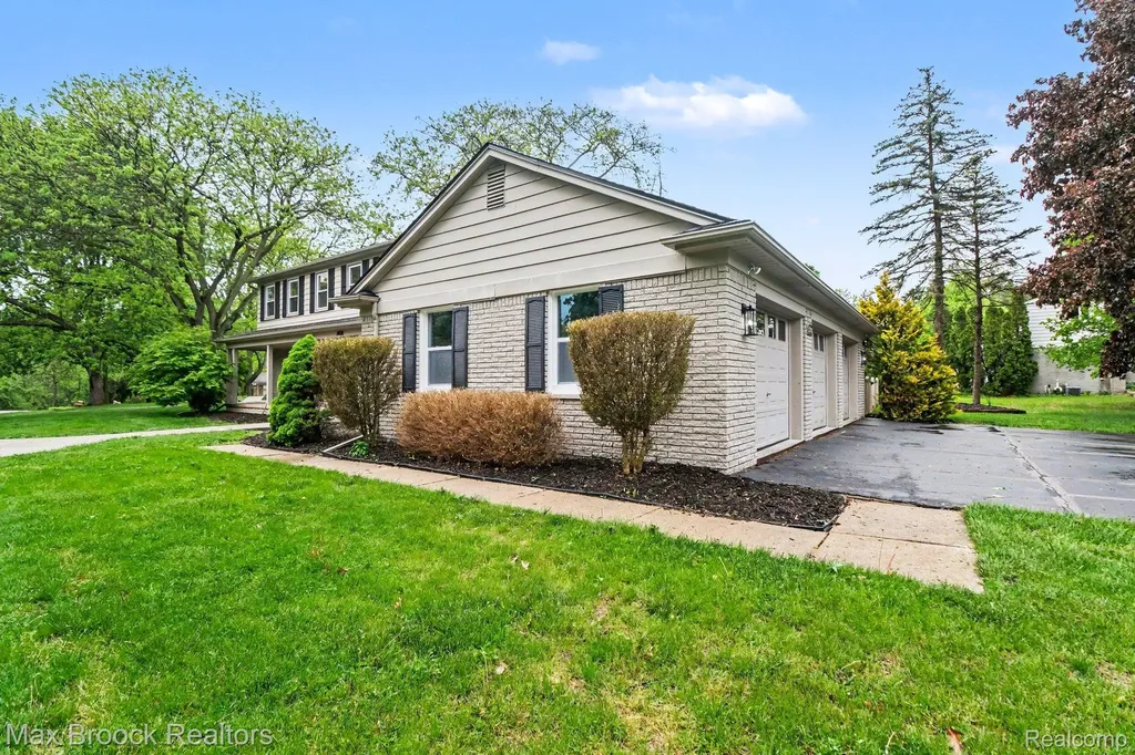 2808 Donegal Drive Troy City MI 48098