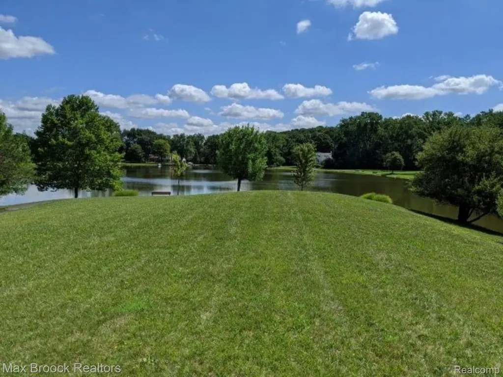 2808 Donegal Drive Troy City MI 48098