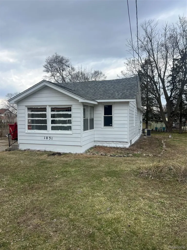 1031 E Pine Avenue Genesee Charter Township MI 48458