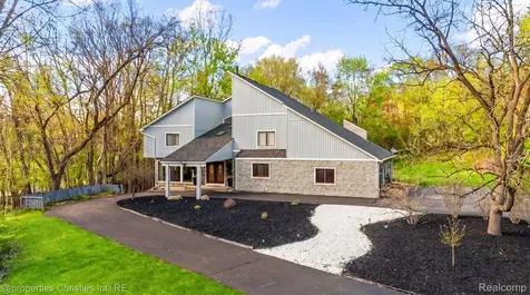 1830 Lone Pine Road Bloomfield Hills City MI 48302
