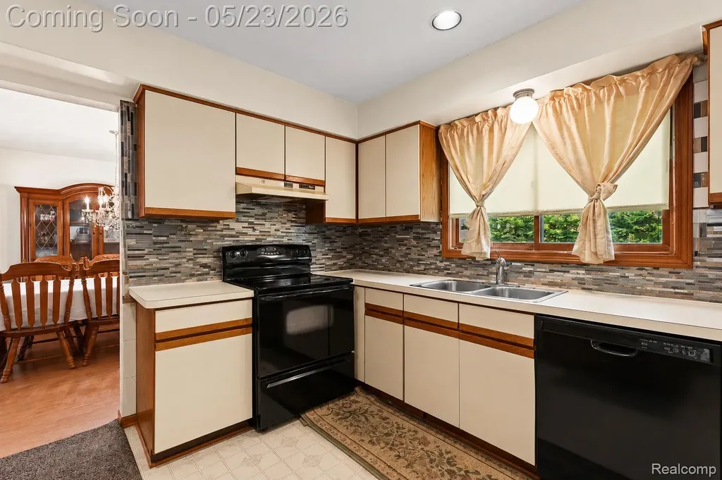 19767 Liverpool Avenue Livonia City MI 48152