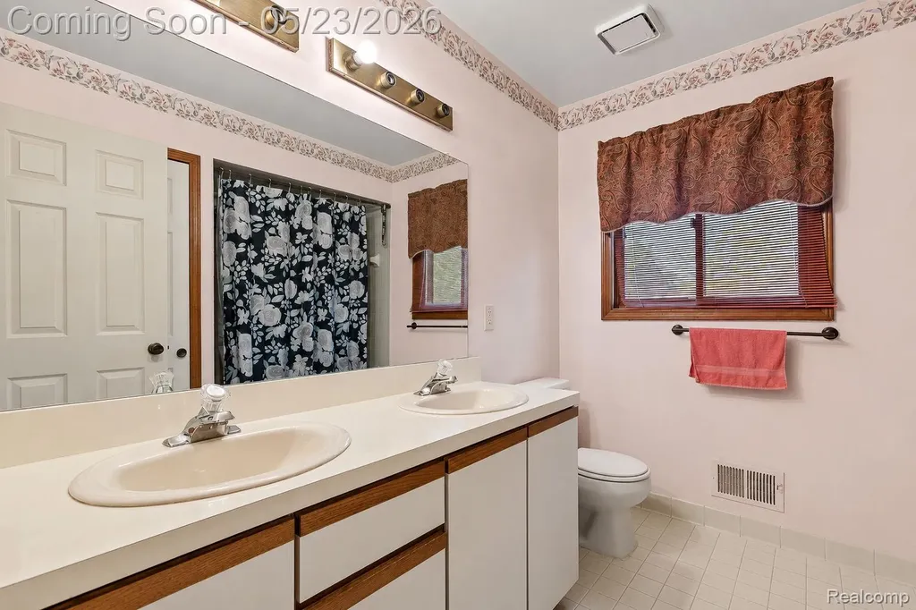 19767 Liverpool Avenue Livonia City MI 48152